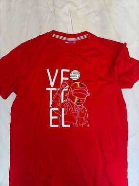 Scuderia Ferrari Sebastian Vettel #5 Formula 1 Graphic T-Shirt Red Size L